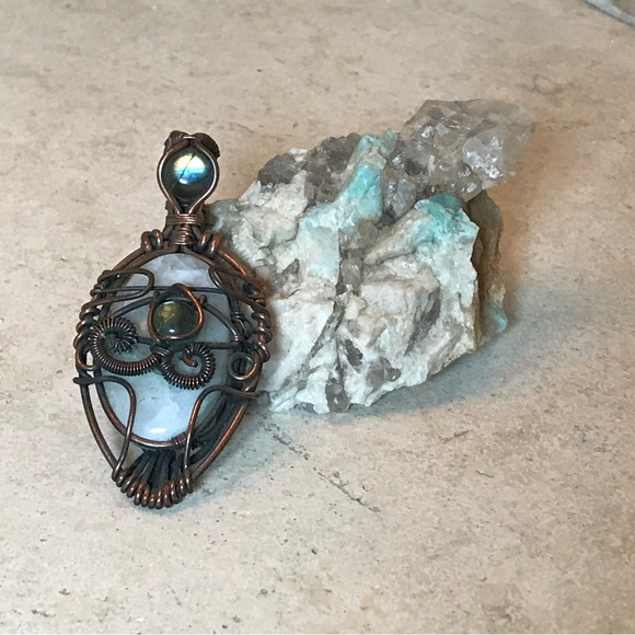 COPPER WRAPPED MOONSTONE & LABRADORITE ONE EYE NECKLACE PENDANT - Picture 3 of 8
